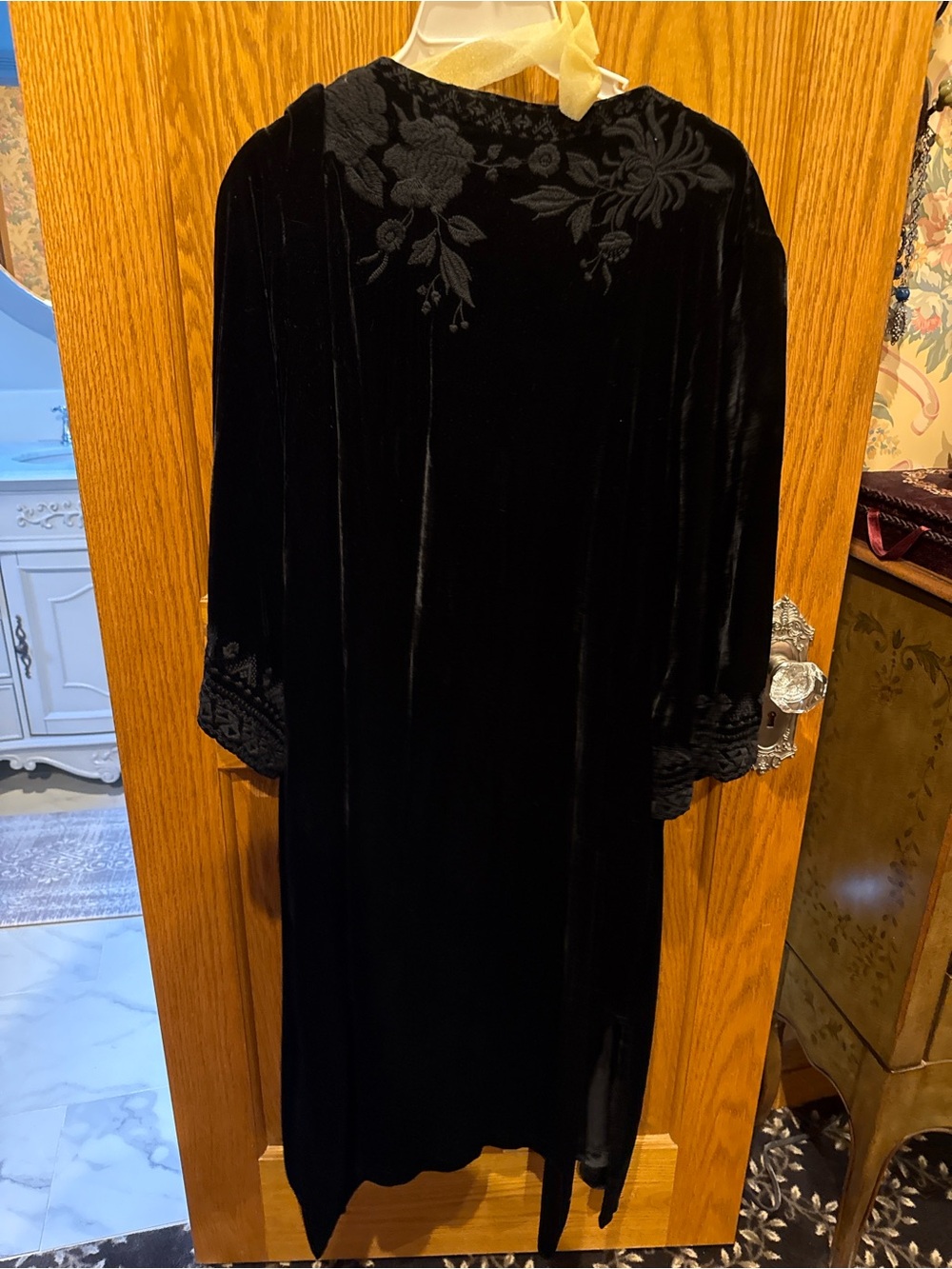 Johnny Was Black Velvet Embroidered Long Robe - Picture 4 of 4